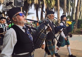 The Sur Pipes Band will see the runners off in Plaza de España.