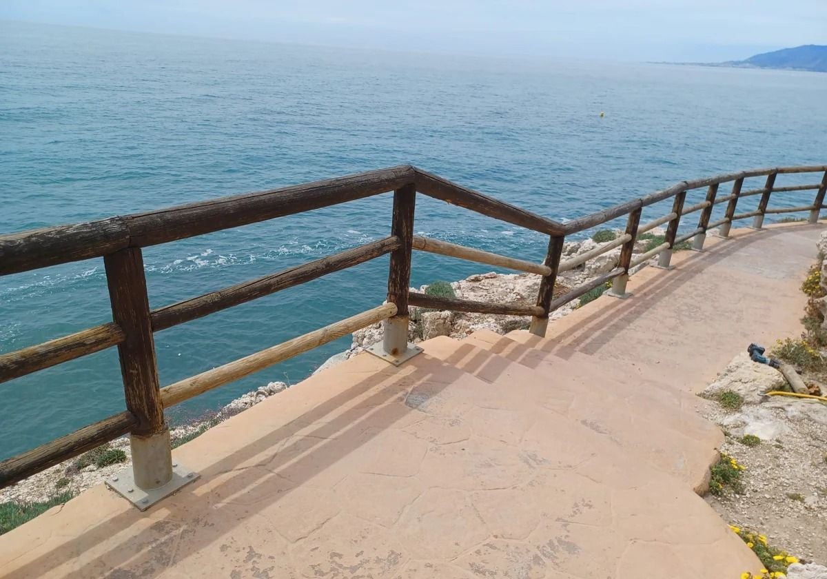 Railings destroyed by vandals replaced at Costa del Sol beauty spot