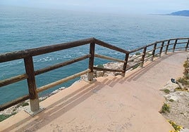 The new railings along the El Cantal footpath.