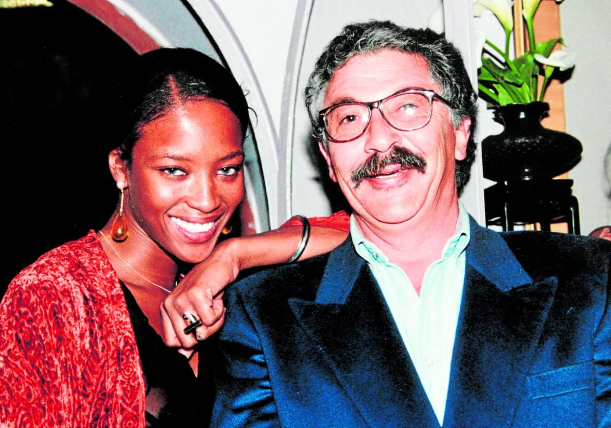 Photographer Juan Carlos Teuma with Naomi Campbell.