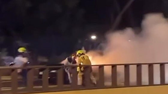 Firefighter struck and injured by vehicle in La Cala de Mijas while tackling car blaze