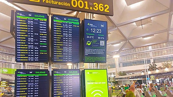 Oli, a chatbot personal assistant with real-time information for passengers, lands at Malaga Airport