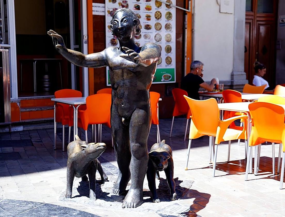 Imagen principal - New video surveillance for Malaga's monuments: these are the 21 features the city council wants to protect