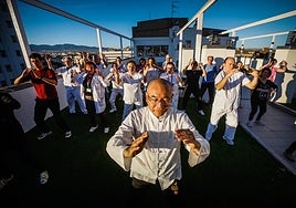 Master Chen guides practitioners from Vigen de las Nieves during a tai chi class.