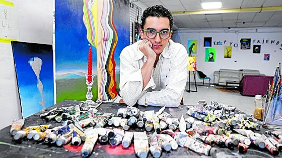 The 23-year-old Malaga painter who exhibits from Cuba to Hong Kong
