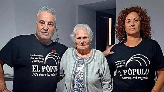Cadiz football club buys a flat to save 88-year-old woman from eviction
