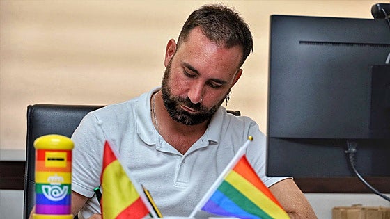 Costa del Sol town honours Andalusian government for its #StopLGTBIphobia campaign