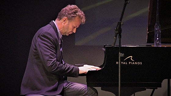 Dutch musician invites Malaga audience to become the choir for new video