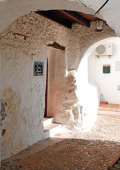 One of the landmarks of this village is the passage under what was once an 'algorfa'.