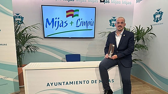 Mijas picks up 'platinum broom' award in recognition of cleanliness of its streets