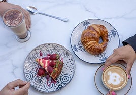 To name the café and to give it a special look and aesthetic, they used their shiba inu dog named Mochi as their inspiration, like the Japanese rice cakes.