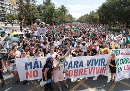 The protest took to the streets under the banner 'Málaga para vivir, no para sobrevivir' (Malaga to live, not to survive)
