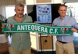 Club president Ángel González and general director Álvaro Pérez.