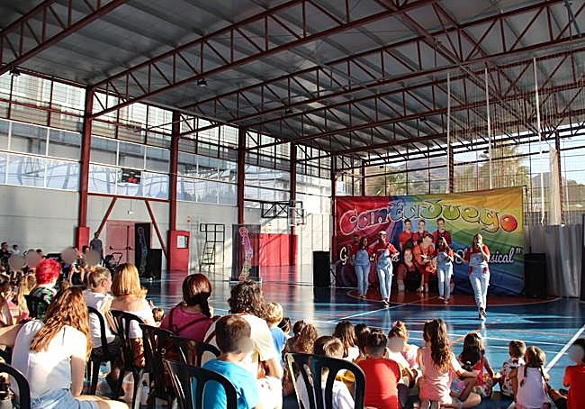 Cantajuegos (singing games) in Las Noches al Fresquito in Cártama.