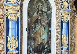 The niche of the image of the Virgen del Carmen, in El Cantal, under restoration.