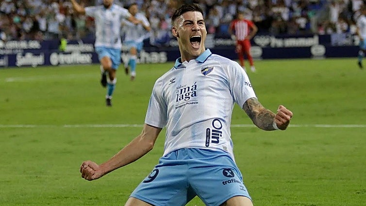 Malaga CF's star striker Roberto completes Portugal move