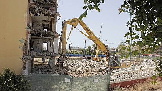 Transformation of abandoned Torremolinos hotel to 'flex living' apartments to include a new shopping precinct