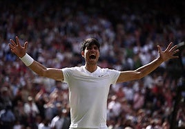 Carlos Alcaraz celebrates his second Wimbledon title.