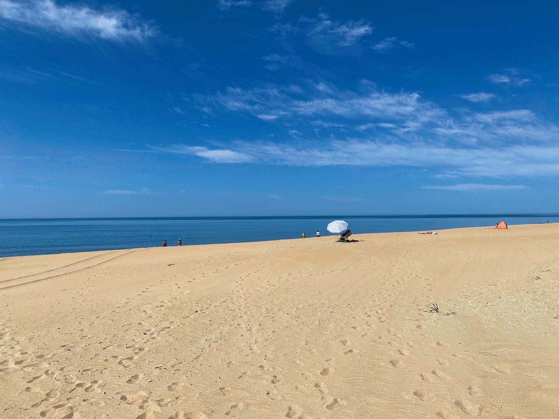 The long expanse of sand on La Flecha.