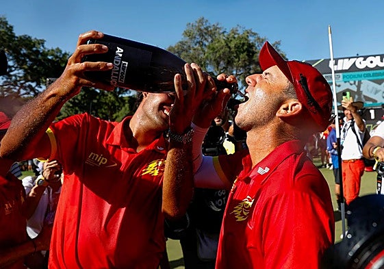 Fireballs GC captain Sergio García celebrates his victory with champagne.