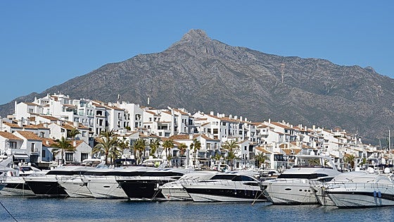 'Hugging' thieves targeting wealthy foreign tourists on the Costa del Sol arrested