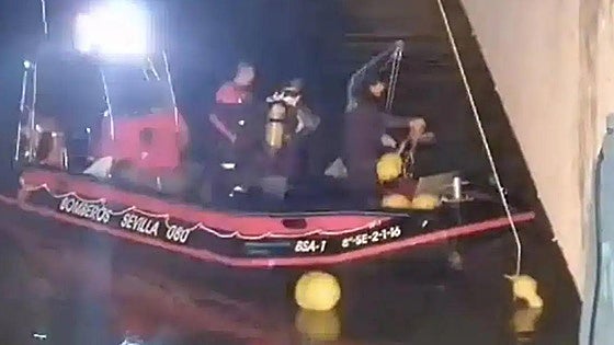 Young 'English-speaking' man dies after plunging into river from bridge in Seville