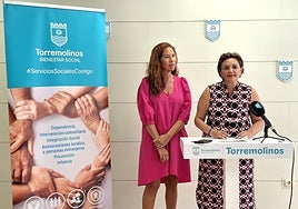 Manoja and Del Cid during the speech in which the changes were explained.