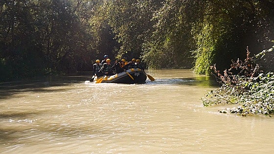 Rafting on the Genil's river rapids: a paddle on the semi-wild side