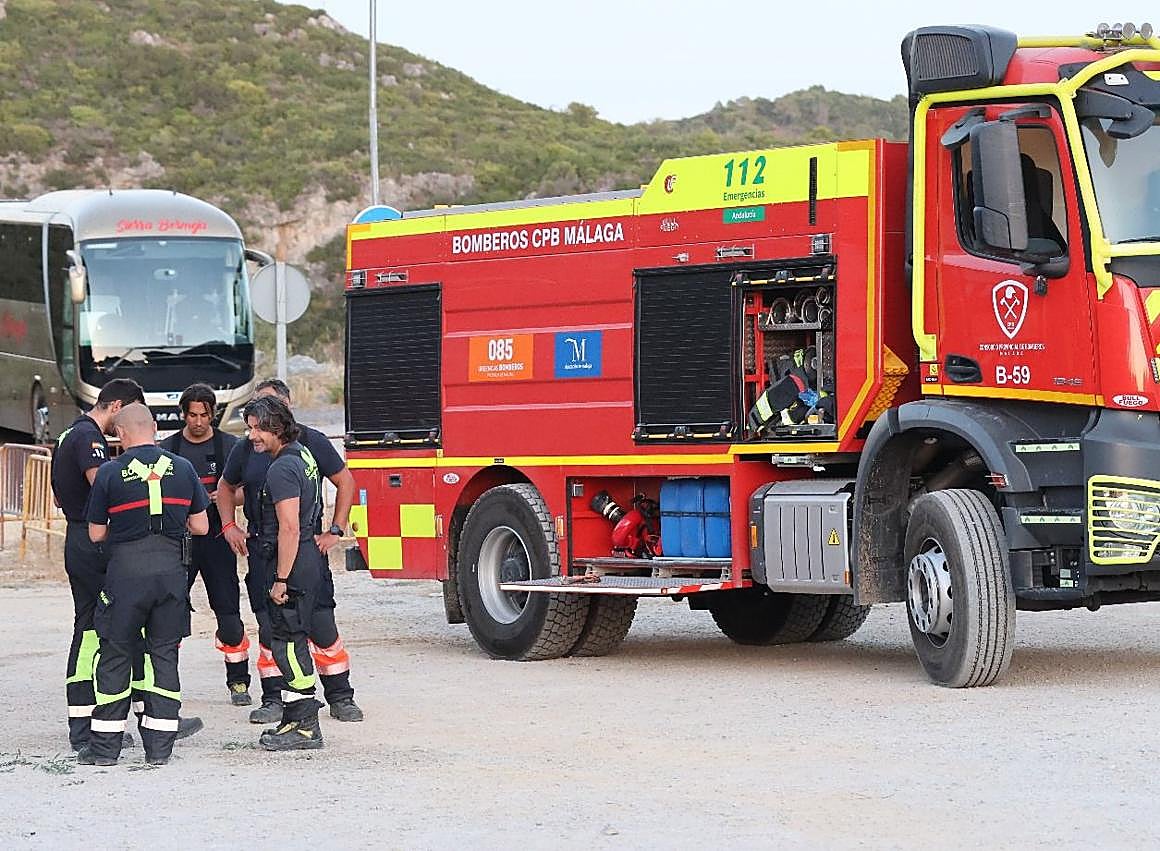 Imagen secundaria 1 - Major forest fire in Casares is stabilised but continues to burn