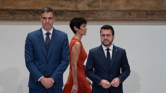 Talks progress between Socialists and republicans to rule Catalonia