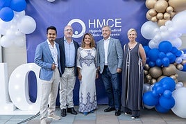 Estepona's town’s mayor, José María García Urbano; Sady Alexandra Licintuña, founder and director of the centre, and other attendees at the 10th anniversary celebration event.