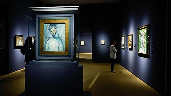 Hot paintings, cool palace...