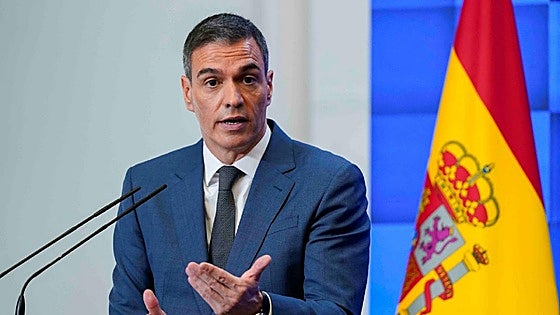 Spain's PM defends deal with republicans to win Socialists power in Catalonia