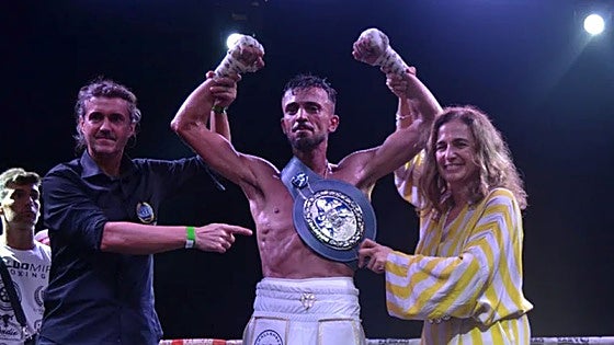 Malaga boxer clinches EBU Silver title in thrilling fight night at Holiday World Resort