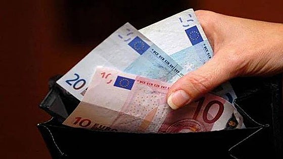 Elderly woman swindled out of 300,000 euros after being told it would be deposited in the 'Bank of Heaven'