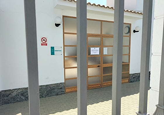 Part of Torremolinos cemetery closed due to fumes emanating from a corpse