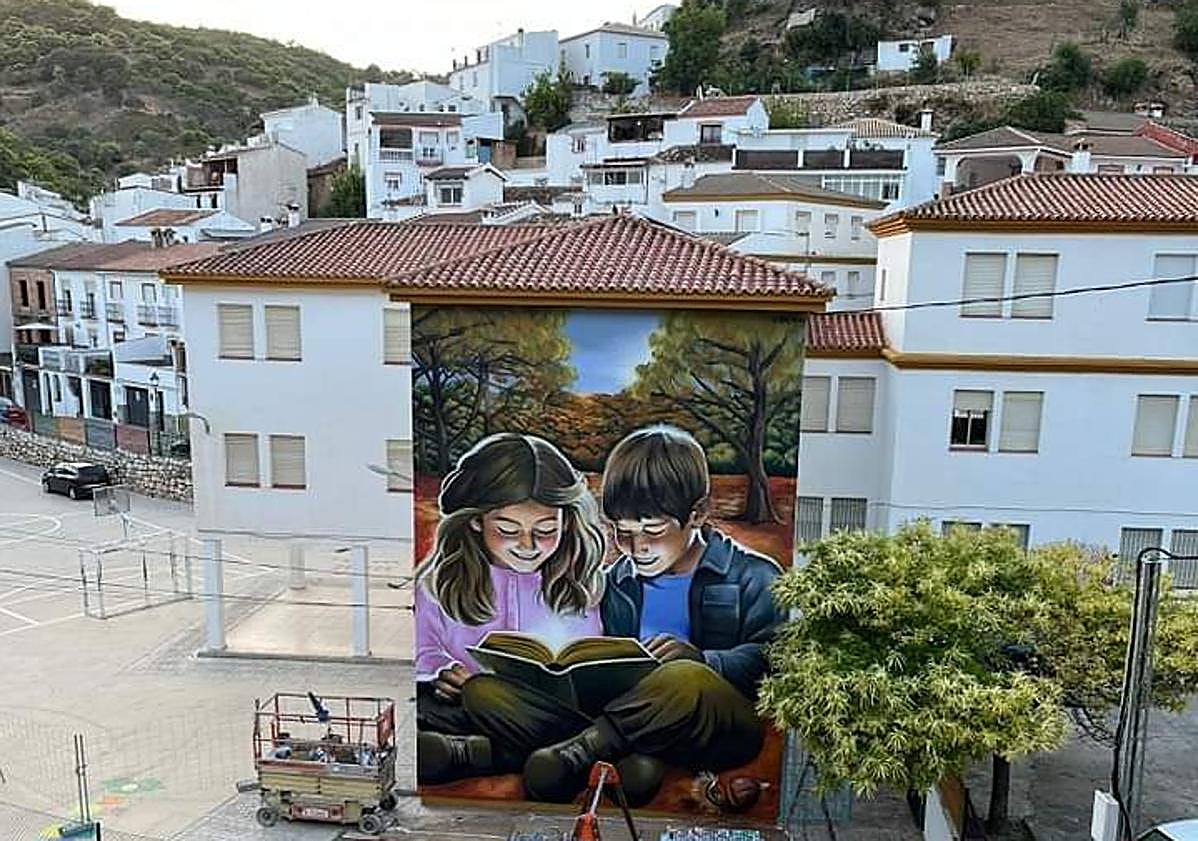 Imagen principal - Three of the murals by Bestror in Igualeja.