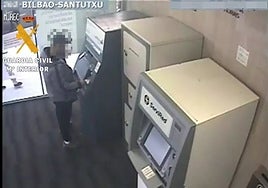 Image of the police operation provided by Guardia Civil investigators.