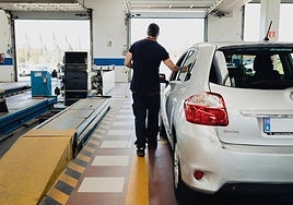 A vehicle undergoes an ITV inspection.