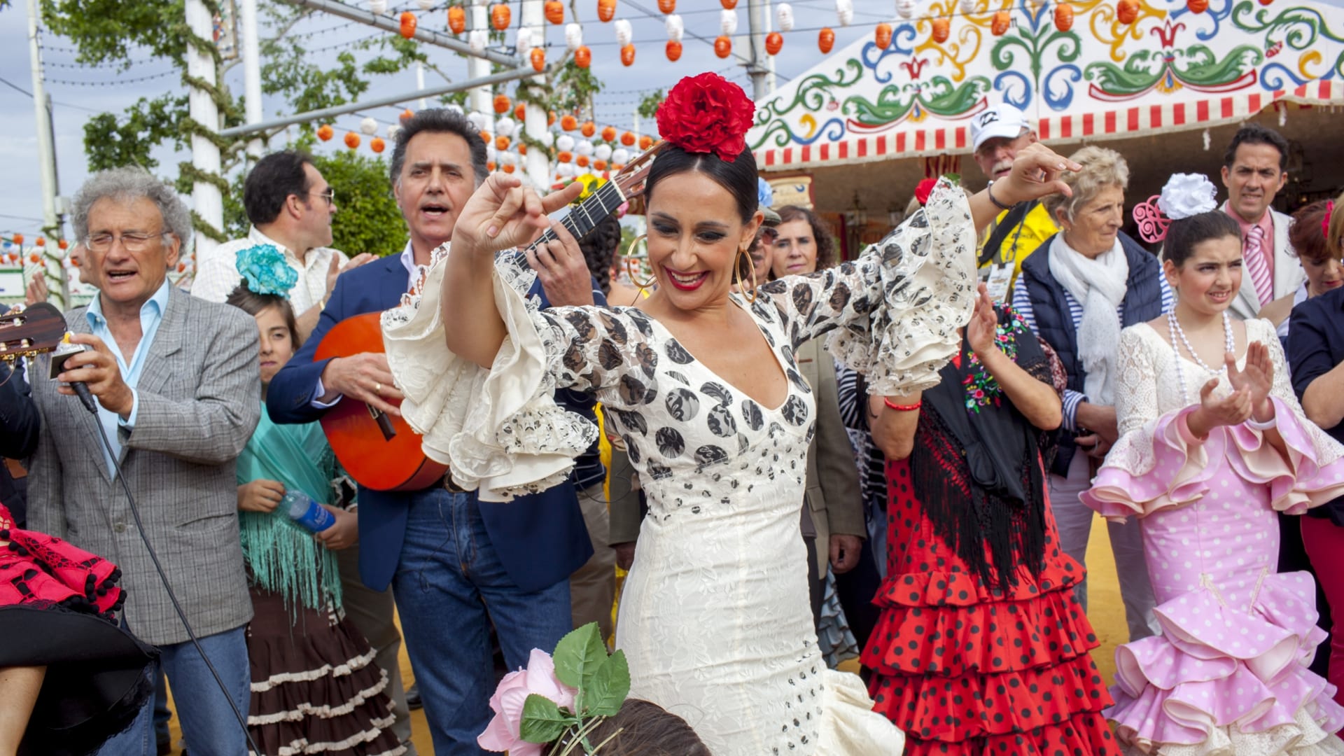 Take a free crash course in Sevillanas dancing ahead of the Fuengirola Fair