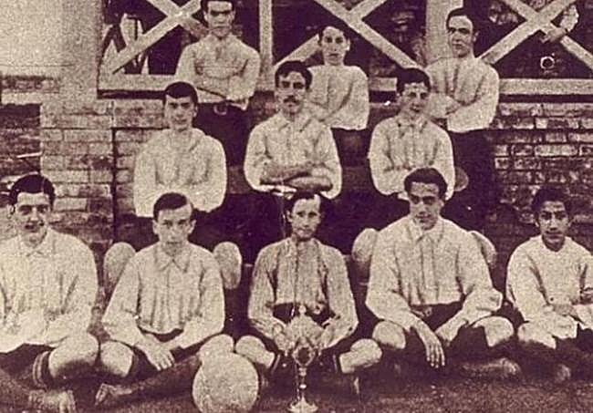 One of the oldest photographs of the Huelva Recreation Club, taken in 1906.