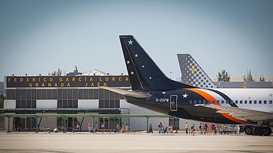 Flights to Paris for under 20 euros and other bargain basement fares flying from Granada