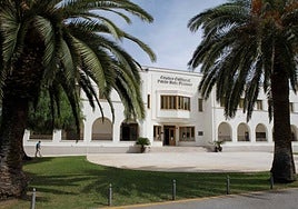 The course is held in the cultural centre.