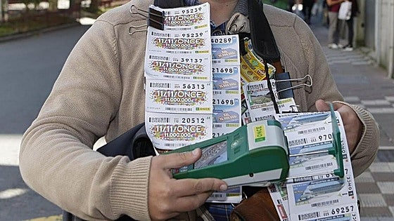 Lucky for some: Malaga punter scoops 500,000-euro daily draw jackpot prize after asking for ticket ending with the number 13