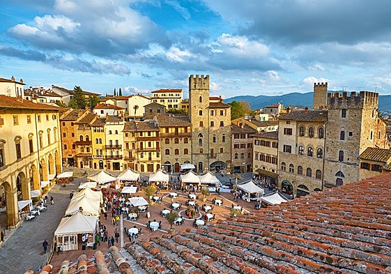 Piazza Grande, Arezzo's main square, during its famous monthly antiques fair.