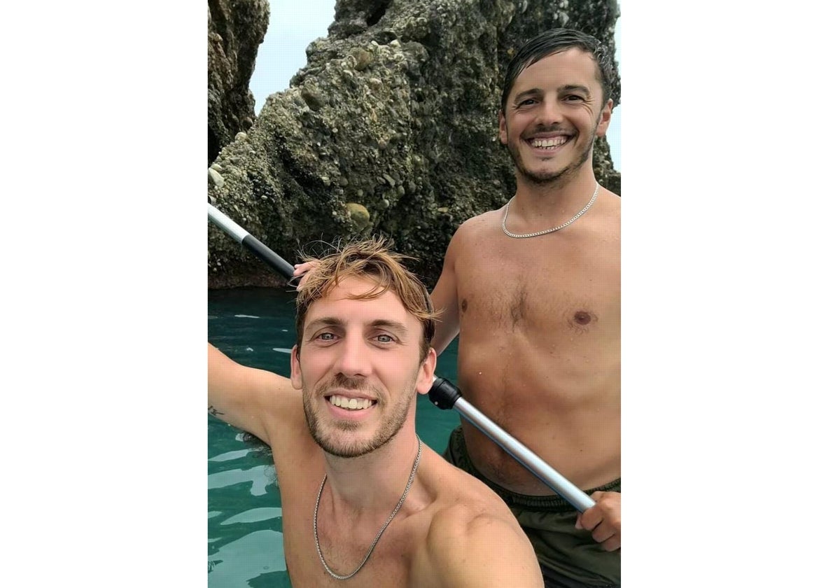 Maxi and Emmanuel on their paddleboard.