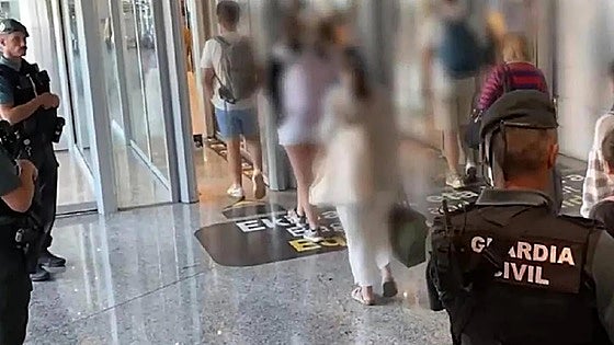 Couple throw punches at each other on flight from Ibiza