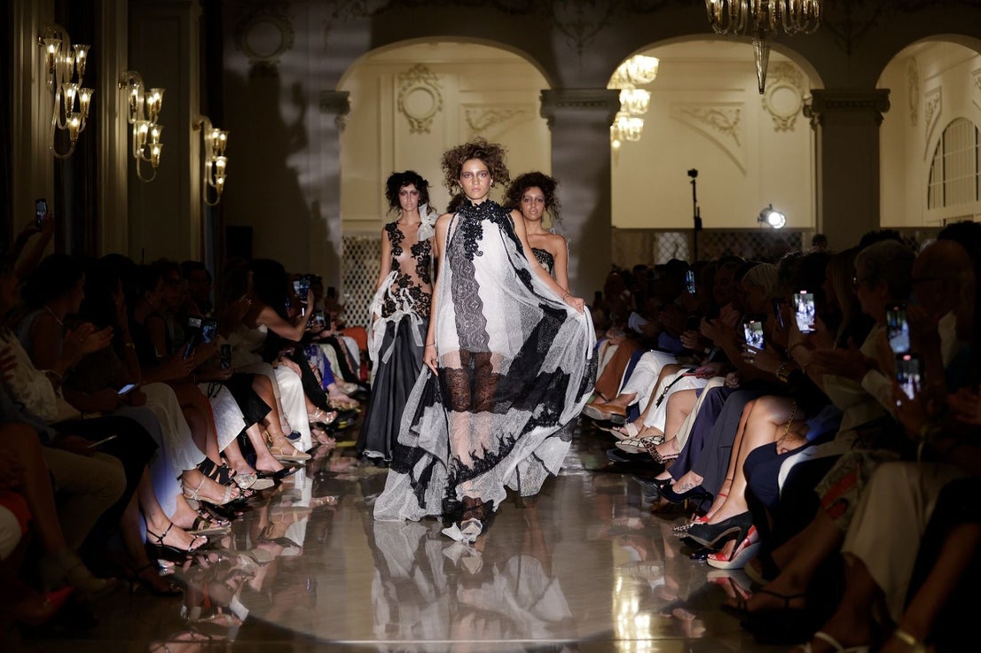 Victorio &amp; Lucchino avant-garde classic fashion on the catwalk - in pictures