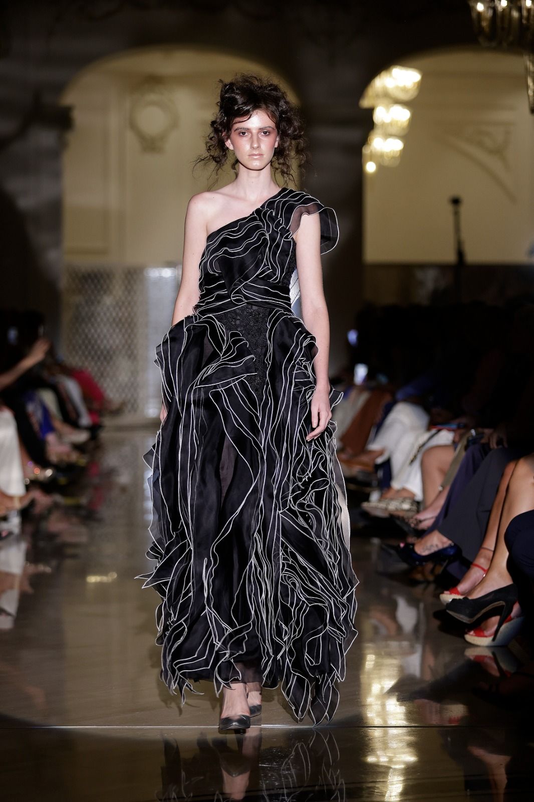 Victorio &amp; Lucchino avant-garde classic fashion on the catwalk - in pictures