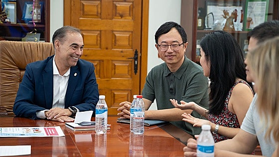 Benalmádena strengthens its ties with China with free language classes aimed at adults